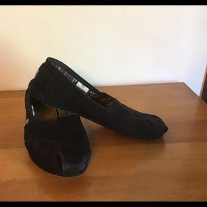 Black Classic Toms size 9.5